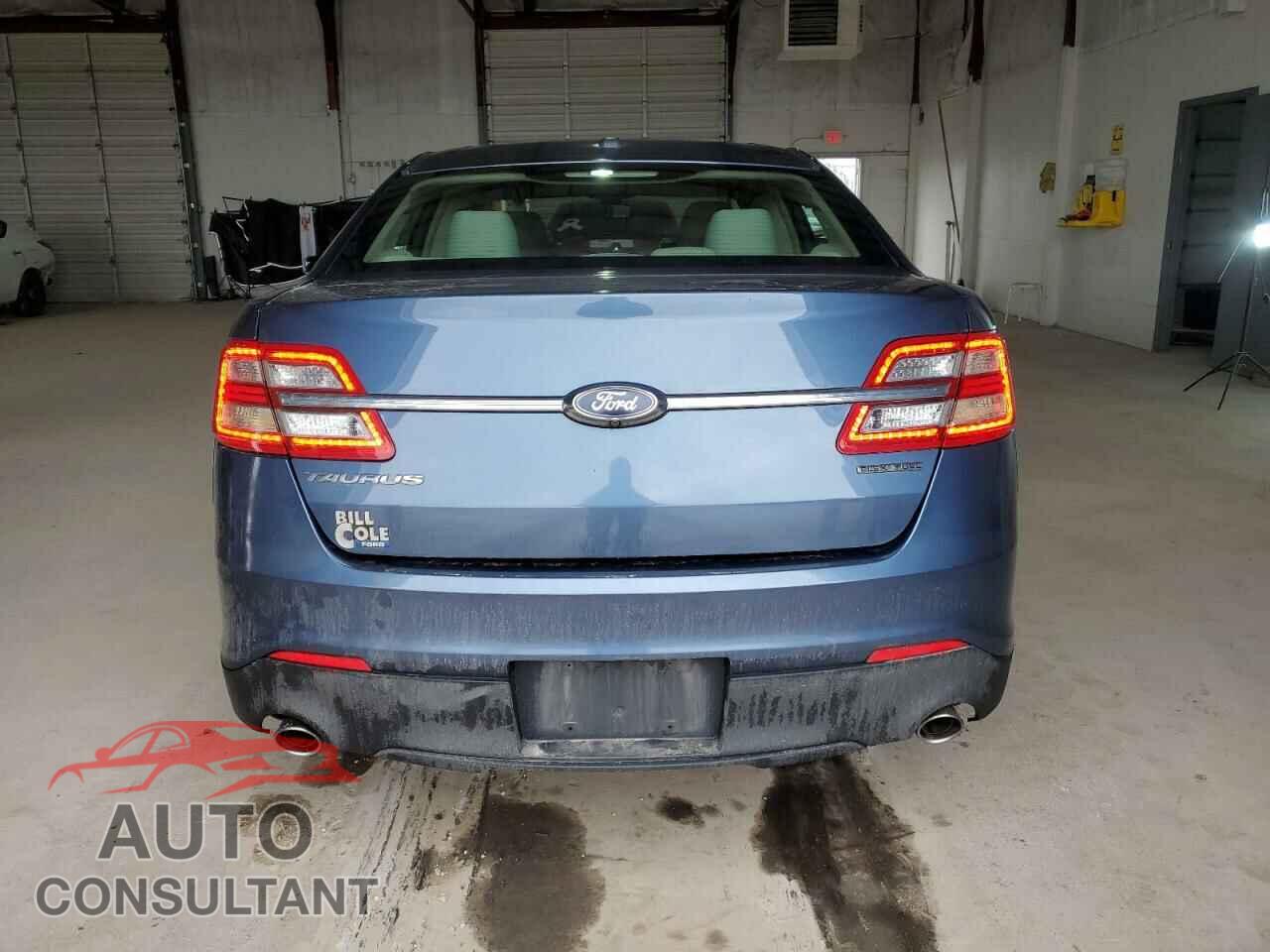 FORD TAURUS 2018 - 1FAHP2D84JG103043