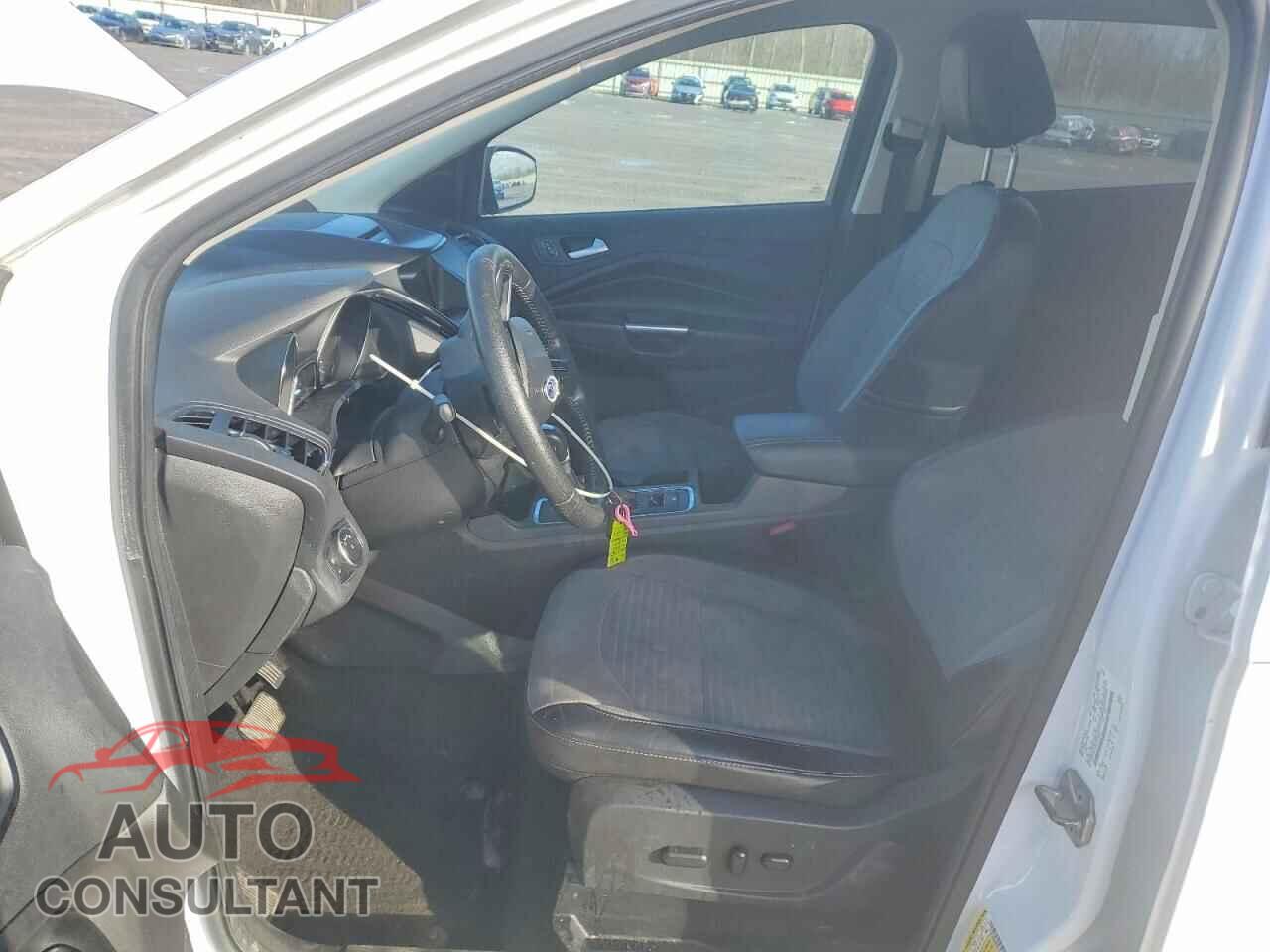 FORD ESCAPE 2017 - 1FMCU9G99HUD70941