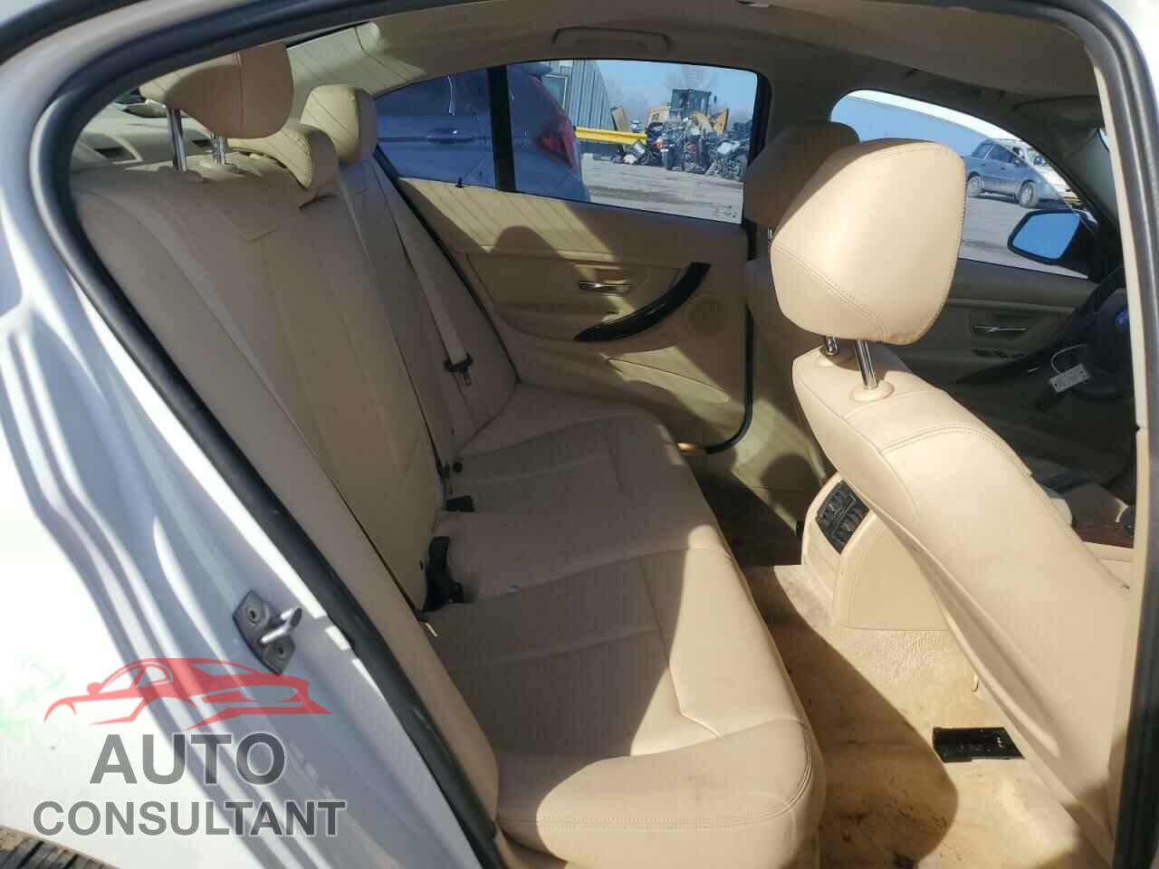 BMW 3 SERIES 2015 - WBA3B1G50FNT04596