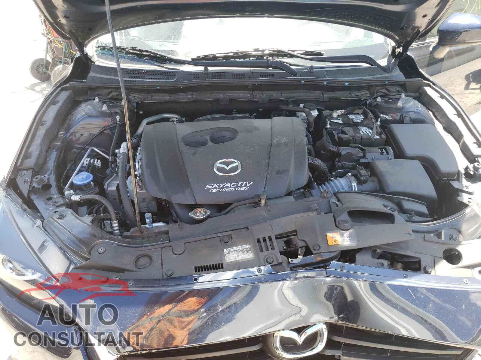 MAZDA 3 2018 - 3MZBN1V33JM218531