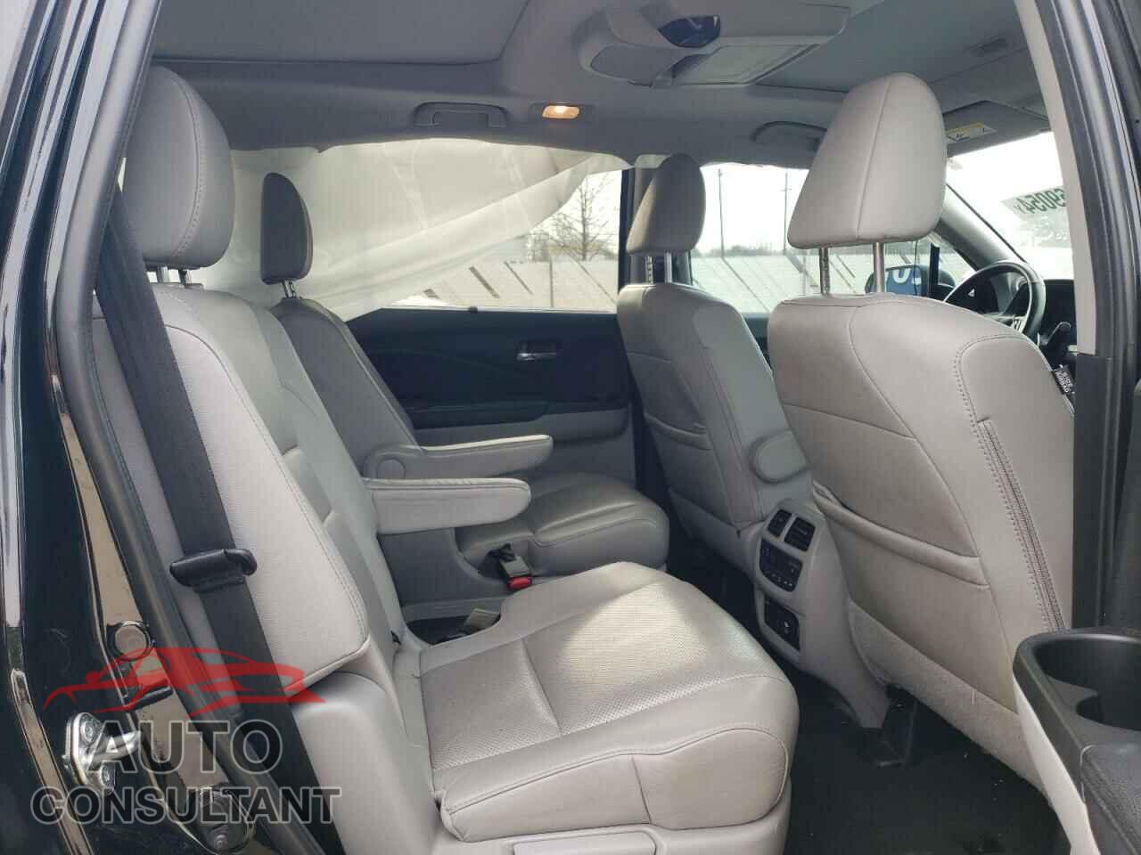 HONDA PILOT 2019 - 5FNYF6H03KB007182