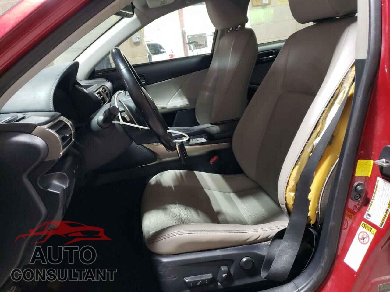 LEXUS IS 2015 - JTHCF1D28F5025221