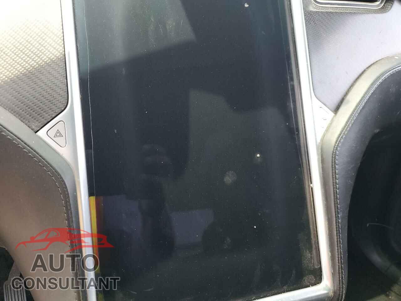 TESLA MODEL X 2016 - 5YJXCBE28GF006944