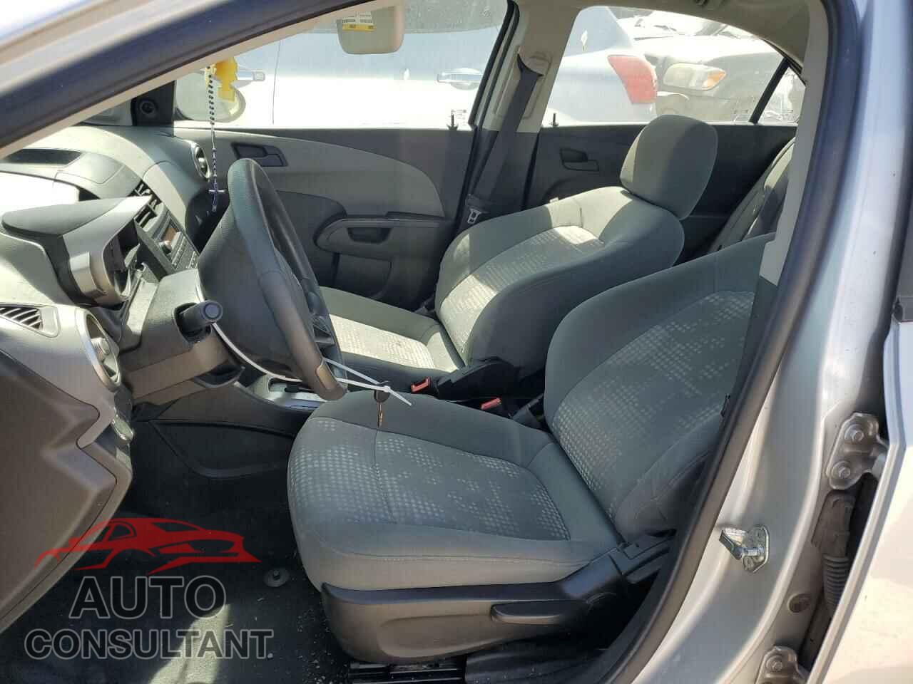 CHEVROLET SONIC 2016 - 1G1JA5SH5G4122172