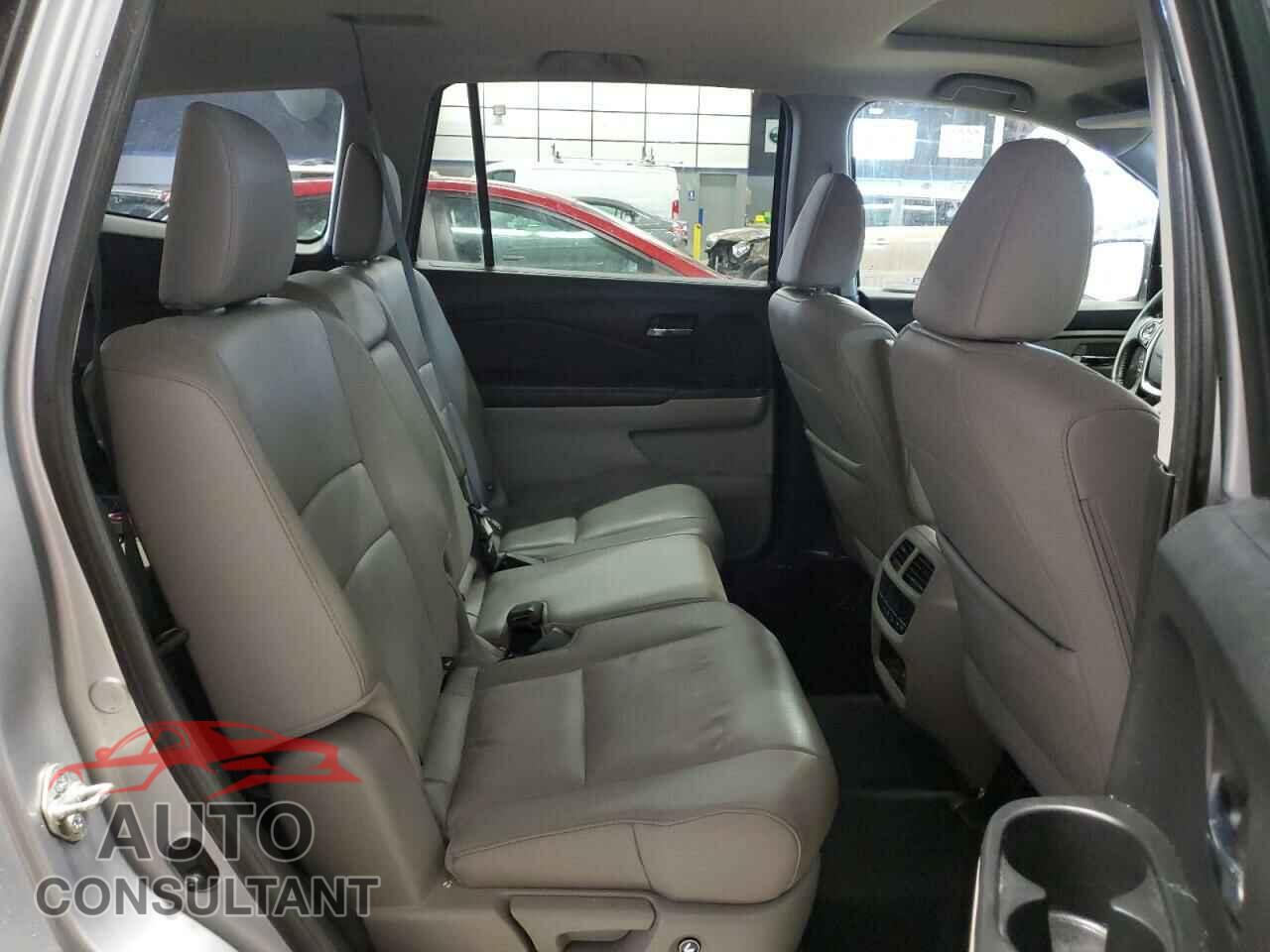 HONDA PILOT 2018 - 5FNYF6H53JB005975