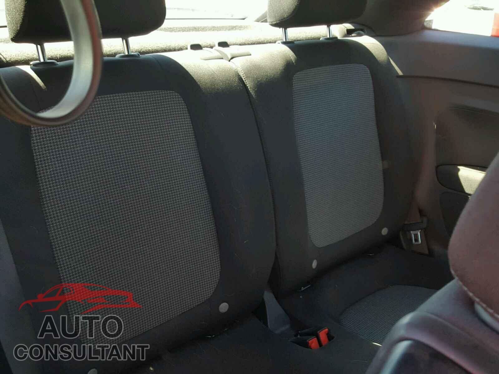 VOLKSWAGEN BEETLE 2017 - 3VWF17AT2HM604759