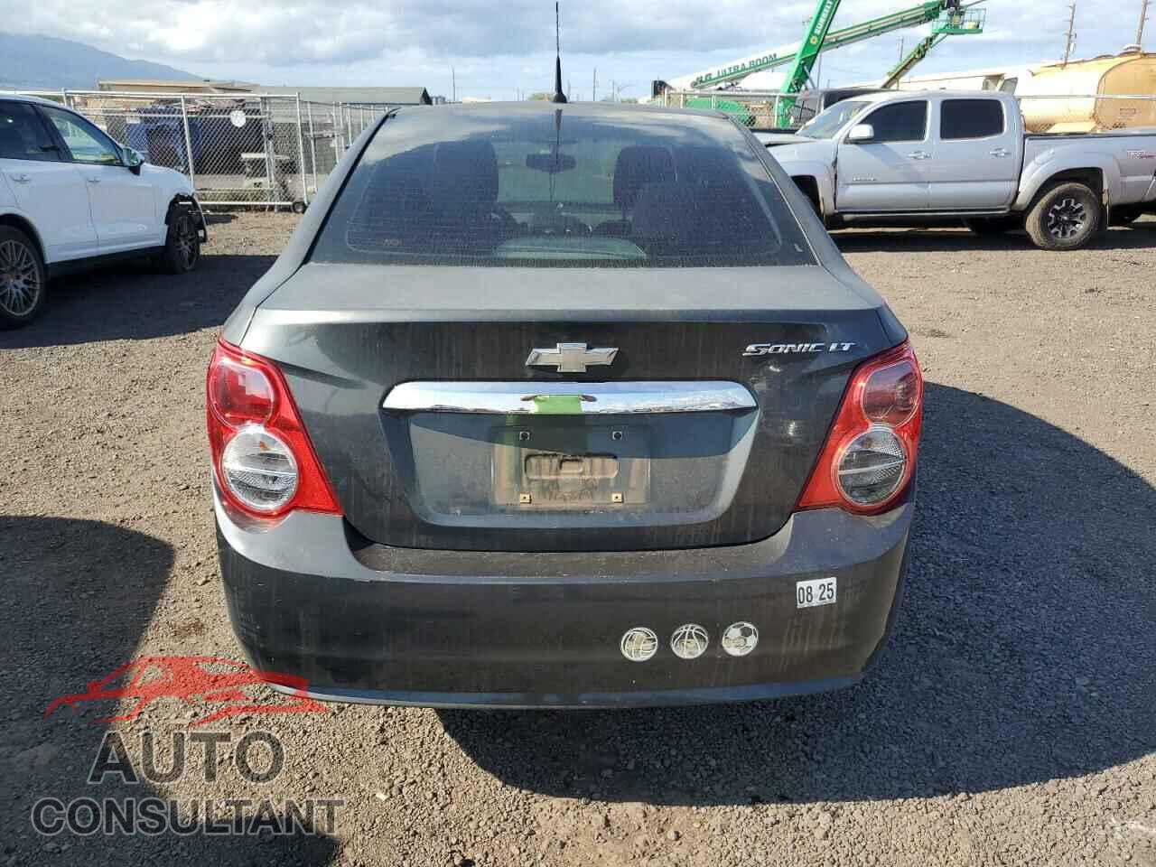 CHEVROLET SONIC 2014 - 1G1JC5SH5E4229455