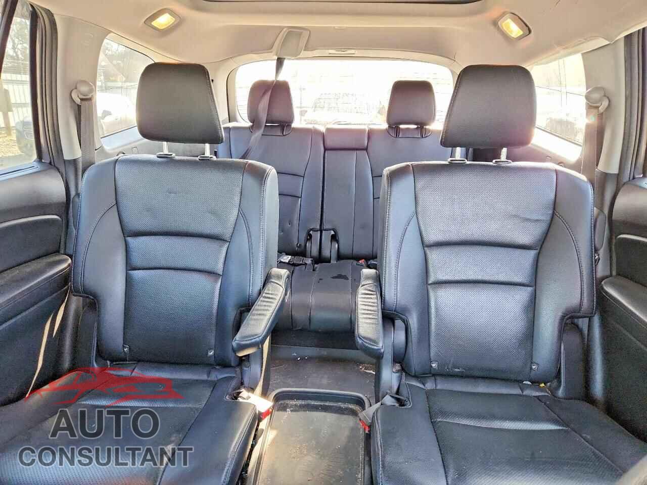 HONDA PILOT 2017 - 5FNYF6H08HB092870