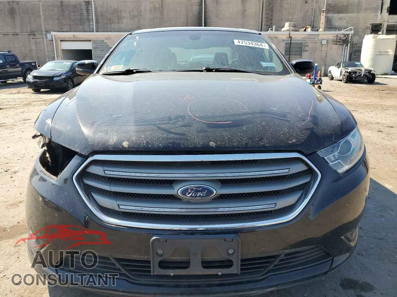 FORD TAURUS 2018 - 1FAHP2E84JG102036