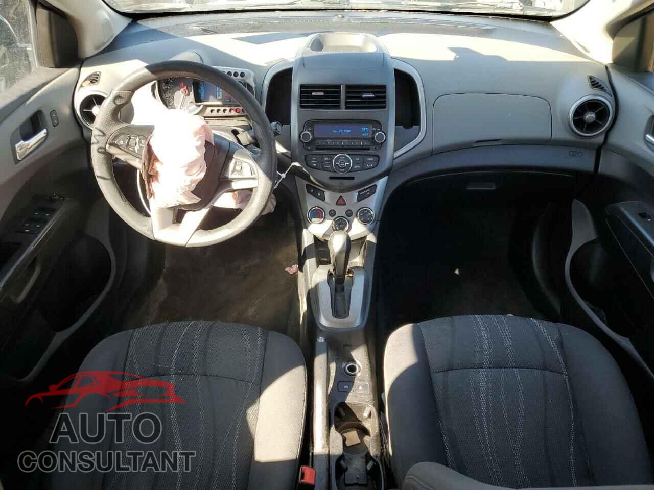 CHEVROLET SONIC 2015 - 1G1JC5SH4F4214866