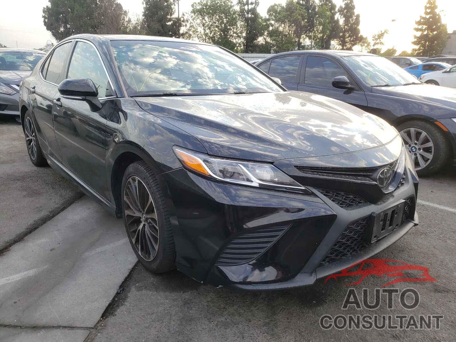 TOYOTA CAMRY 2018 - 4T1B11HK1JU023181