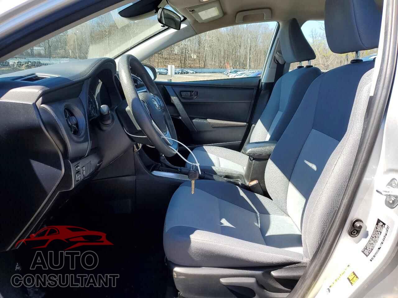 TOYOTA COROLLA 2017 - 5YFBURHE7HP650964
