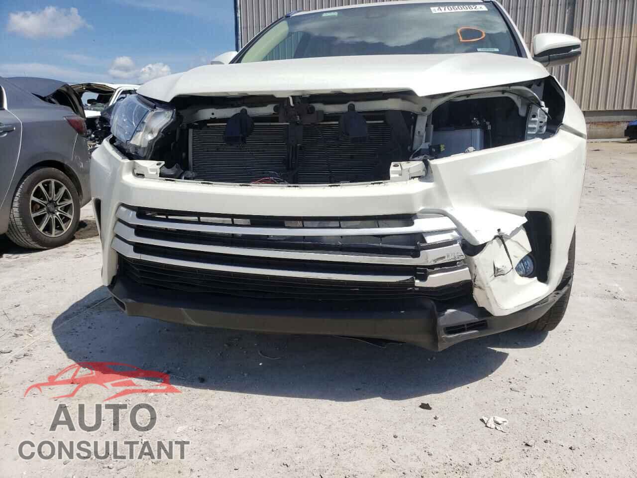 TOYOTA HIGHLANDER 2018 - 5TDJZRFH5JS551745
