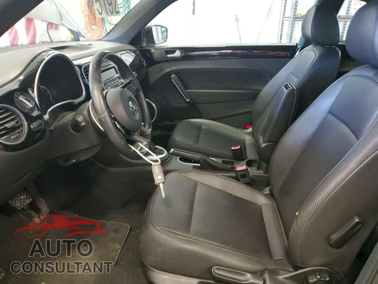 VOLKSWAGEN BEETLE 2014 - 3VWJ17AT4EM656948