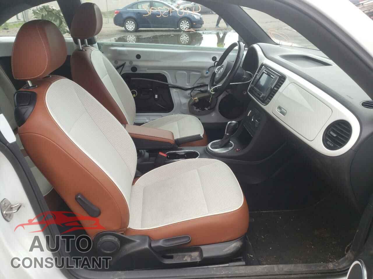 VOLKSWAGEN BEETLE 2016 - 3VWF17AT2GM637842