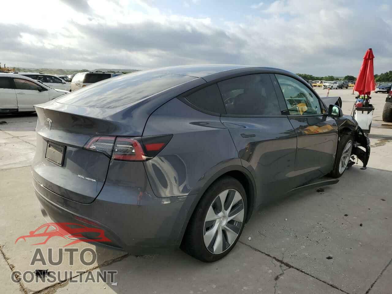 TESLA MODEL Y 2021 - 5YJYGAEE0MF145376