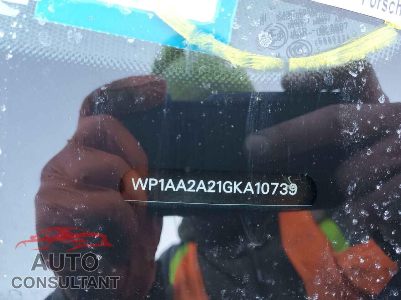 PORSCHE CAYENNE 2016 - WP1AA2A21GKA10739