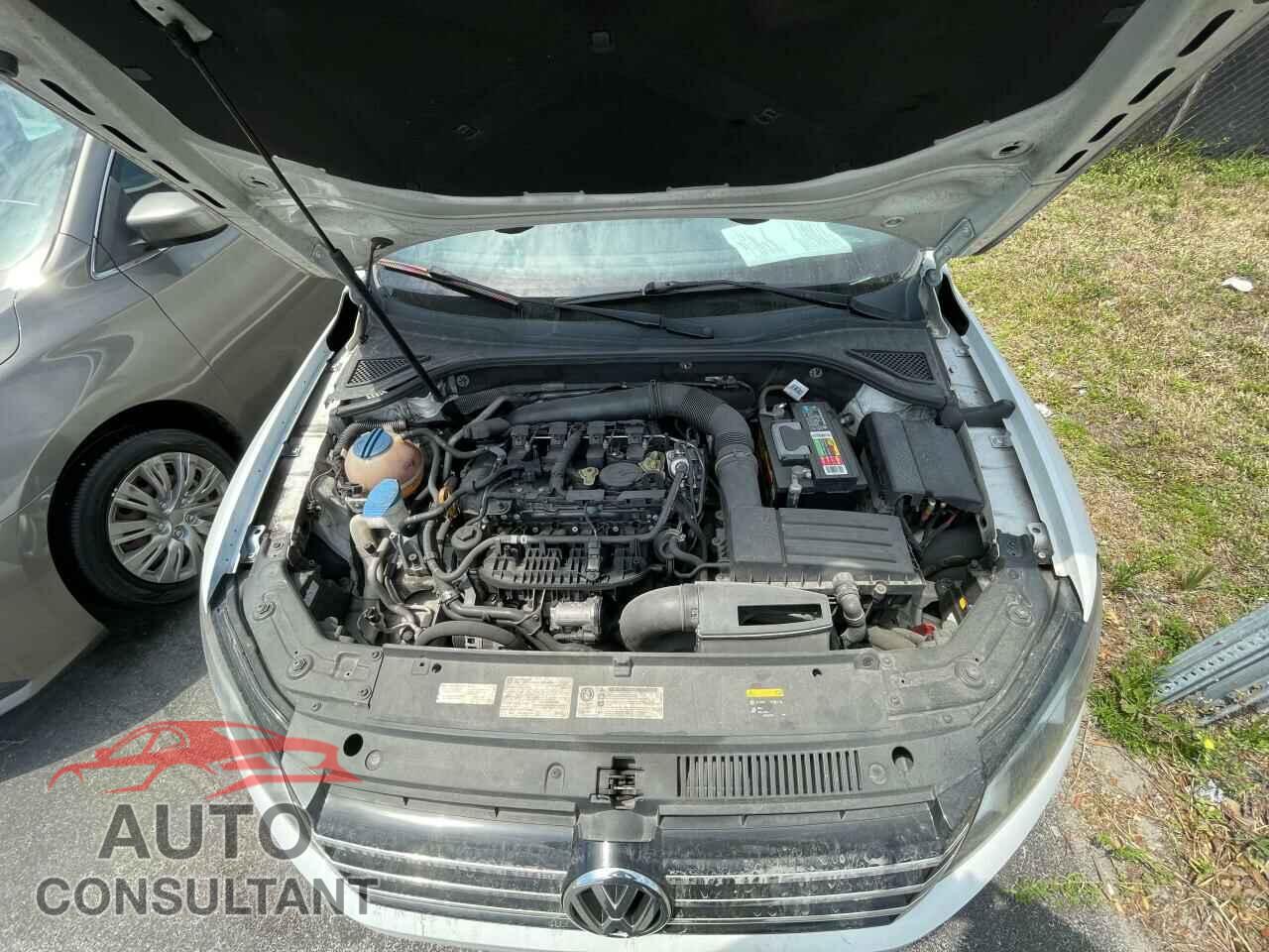 VOLKSWAGEN PASSAT 2015 - 1VWAT7A39FC042653