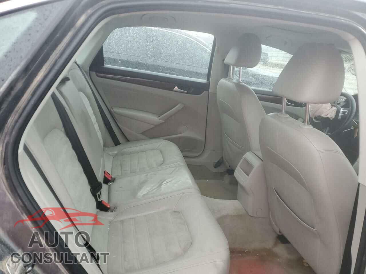 VOLKSWAGEN PASSAT 2012 - 1VWCP7A32CC070531