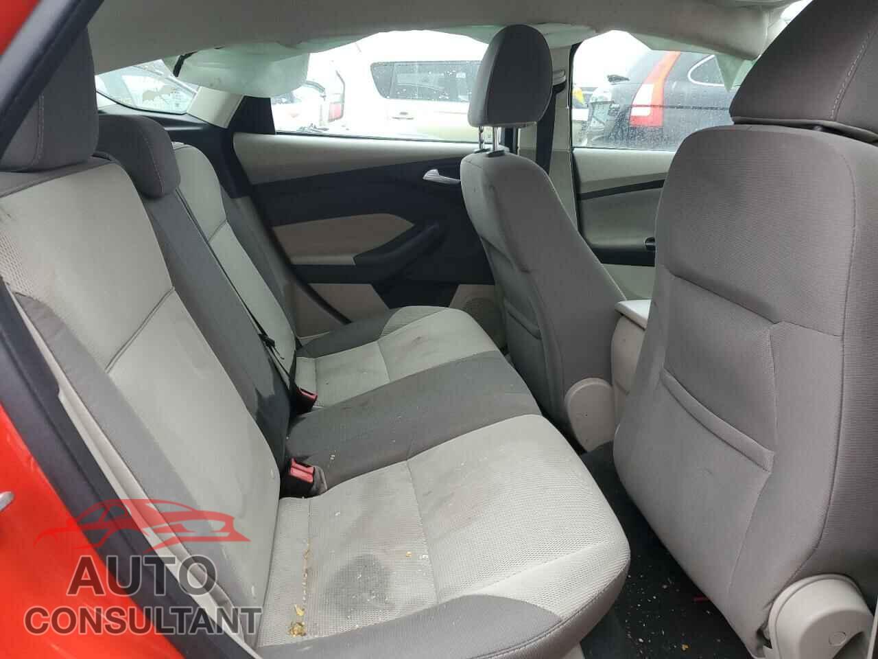 FORD FOCUS 2014 - 1FADP3K27EL119625