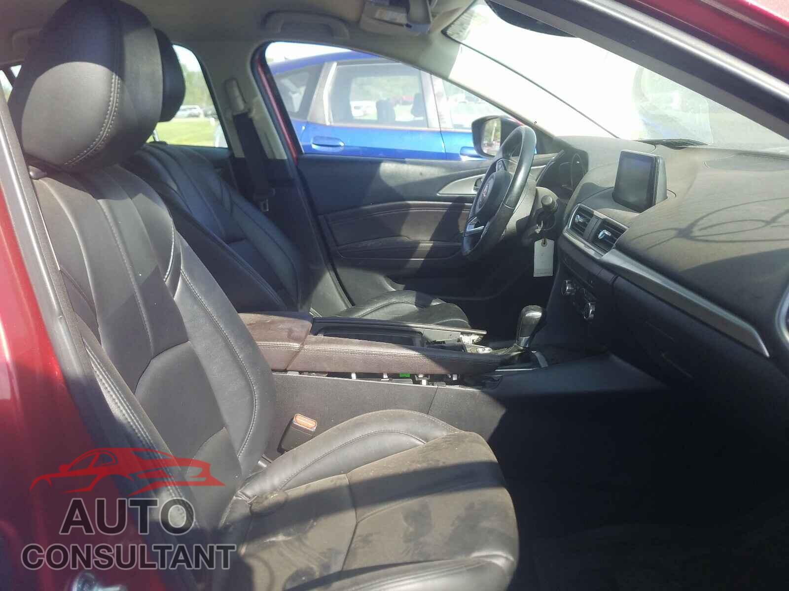 MAZDA 3 2018 - 3MZBN1V34JM204086