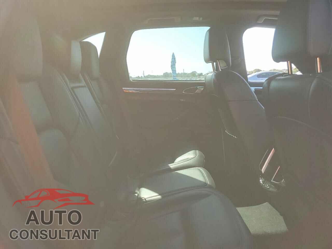 PORSCHE CAYENNE 2017 - WP1AA2A22HKA84866