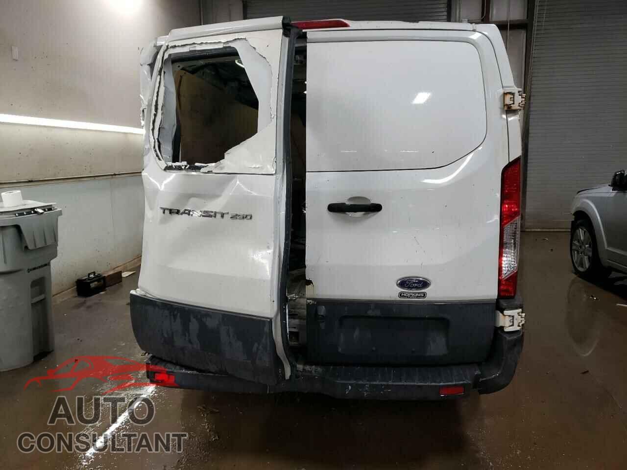 FORD TRANSIT 2017 - 1FTYR1ZM5HKB15049