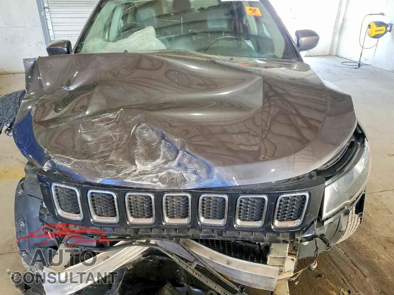 JEEP COMPASS 2018 - 3C4NJDBB8JT349985