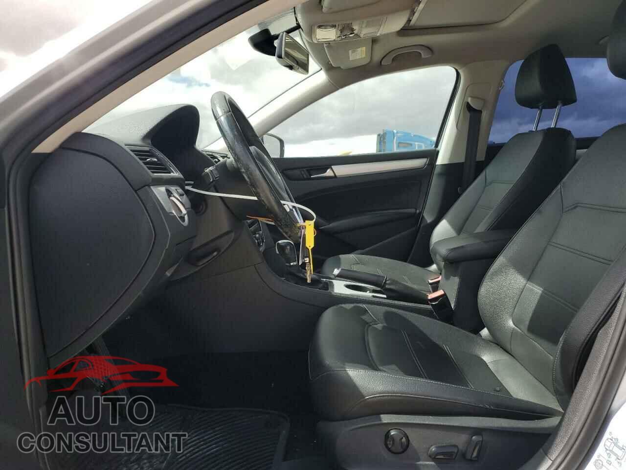 VOLKSWAGEN PASSAT 2013 - 1VWBP7A37DC139517