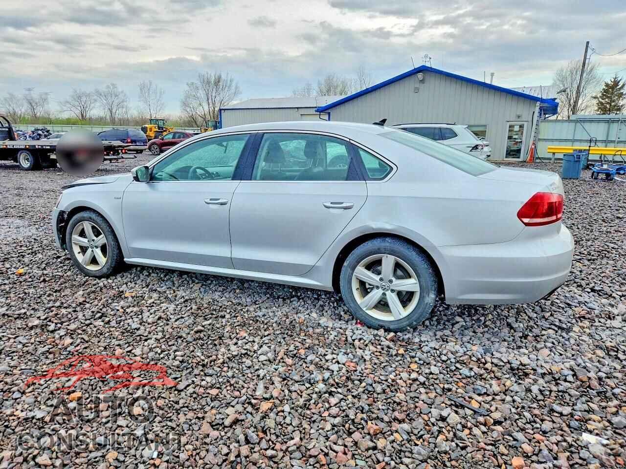VOLKSWAGEN PASSAT 2015 - 1VWAT7A30FC112945