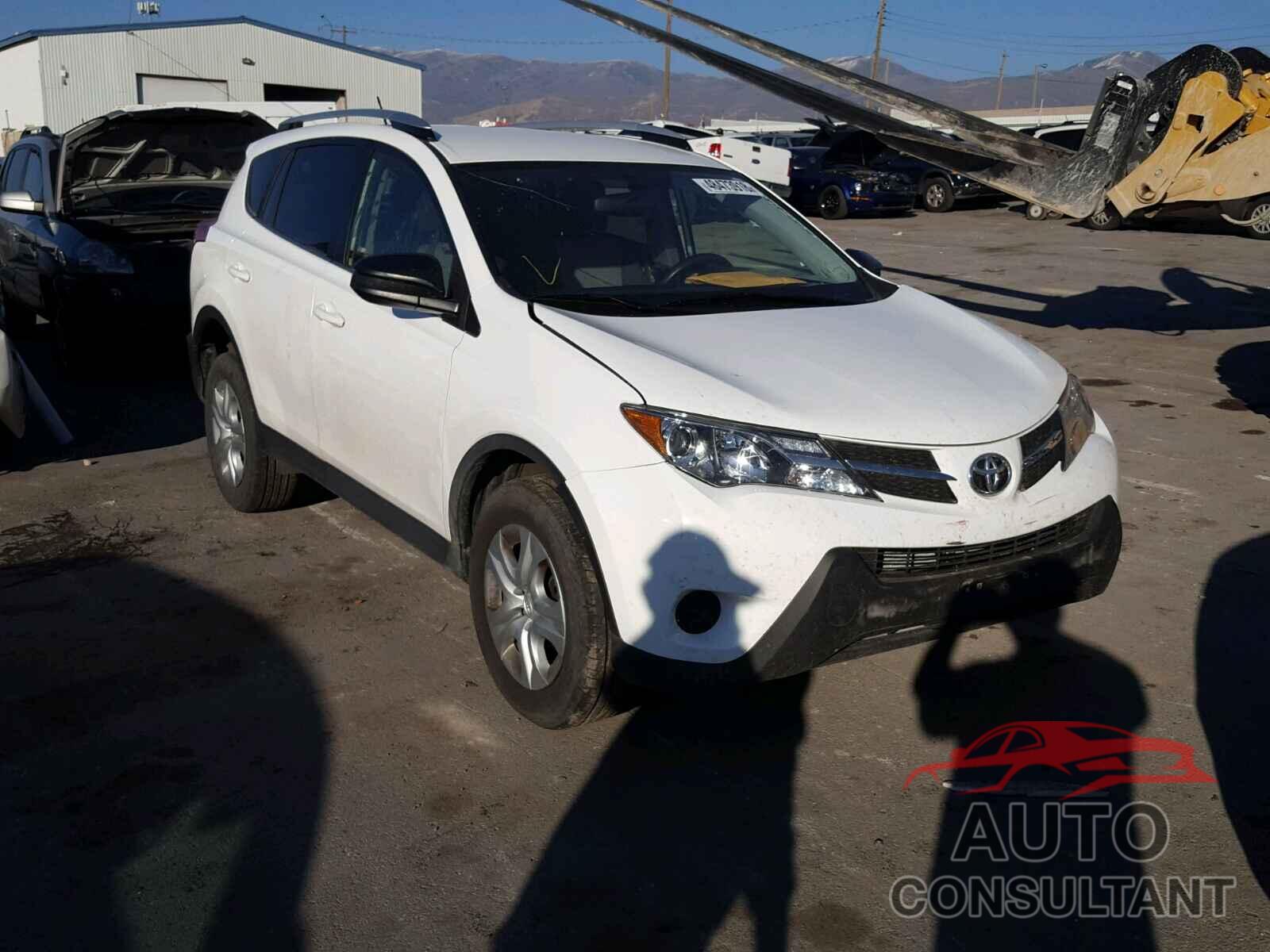 TOYOTA RAV4 LE 2015 - JTMBFREV3FJ042567