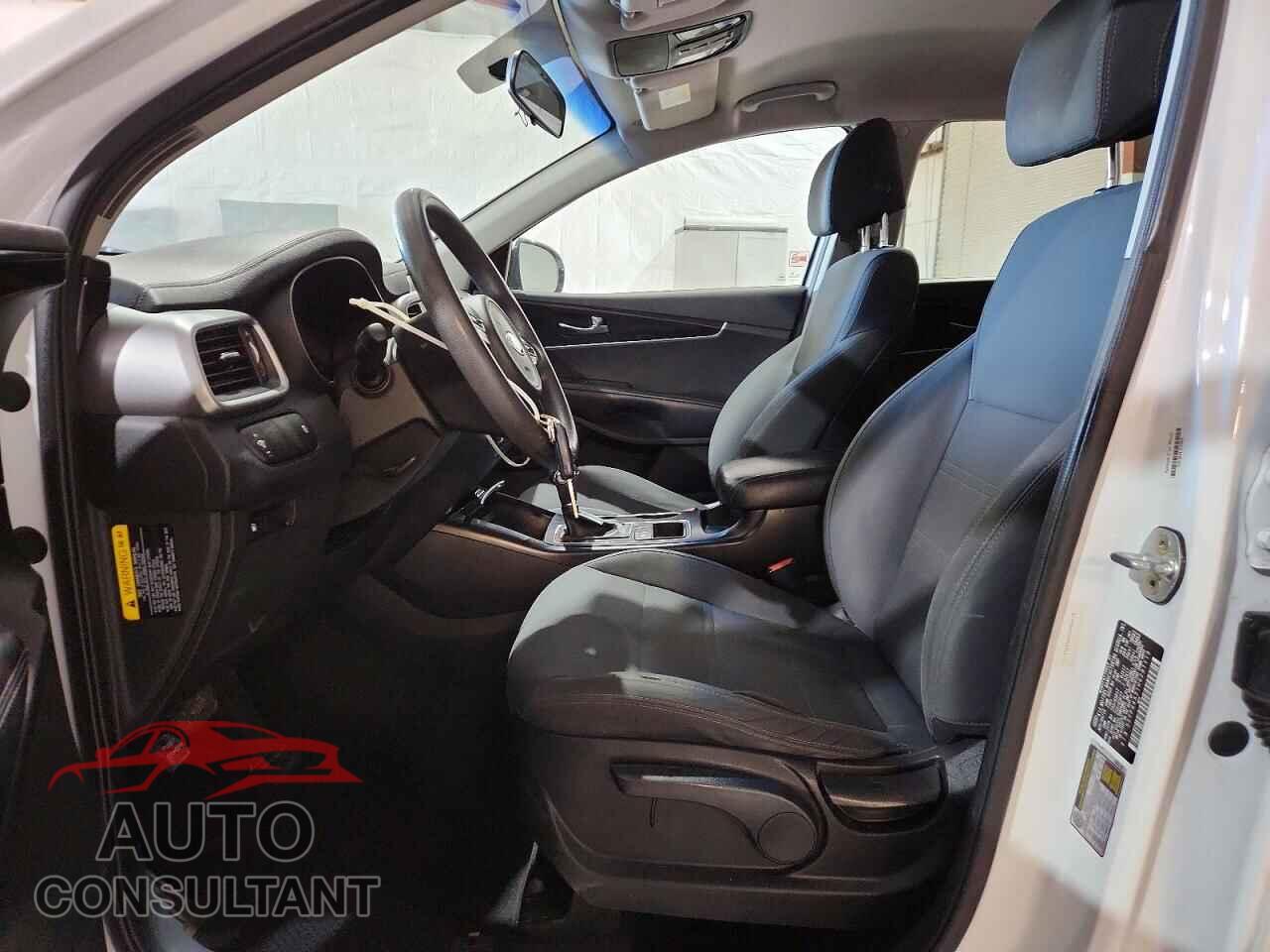 KIA SORENTO 2017 - 5XYPG4A31HG281113