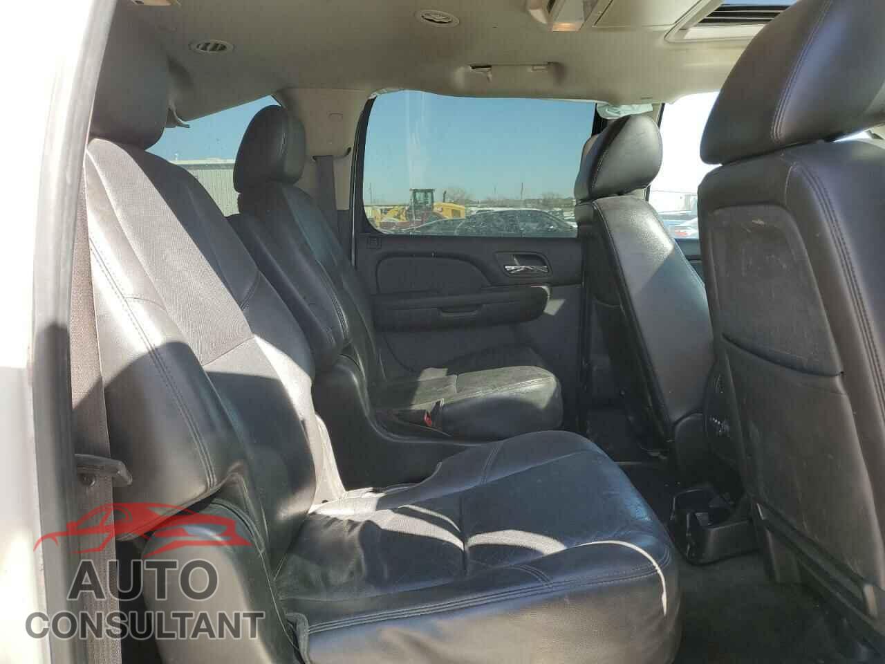 CHEVROLET SUBURBAN 2011 - 1GNSKKE33BR397551