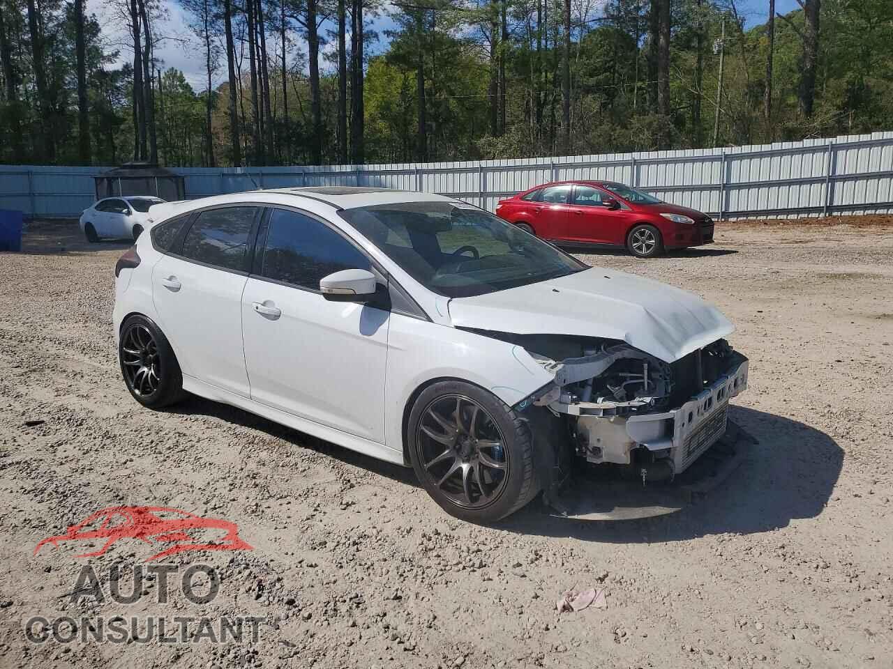 FORD FOCUS 2015 - 1FADP3L92FL372462