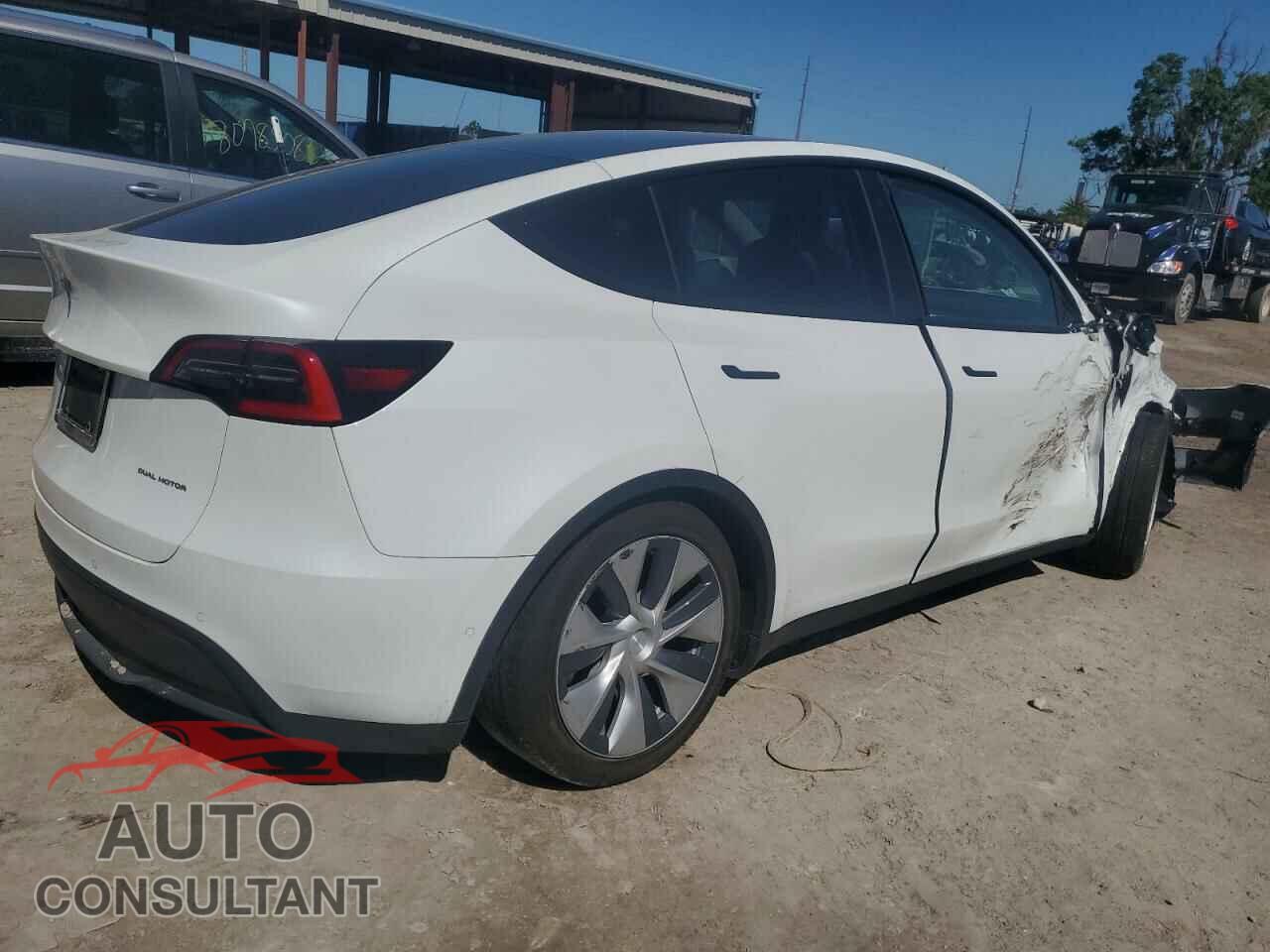 TESLA MODEL Y 2021 - 5YJYGAEE9MF134568