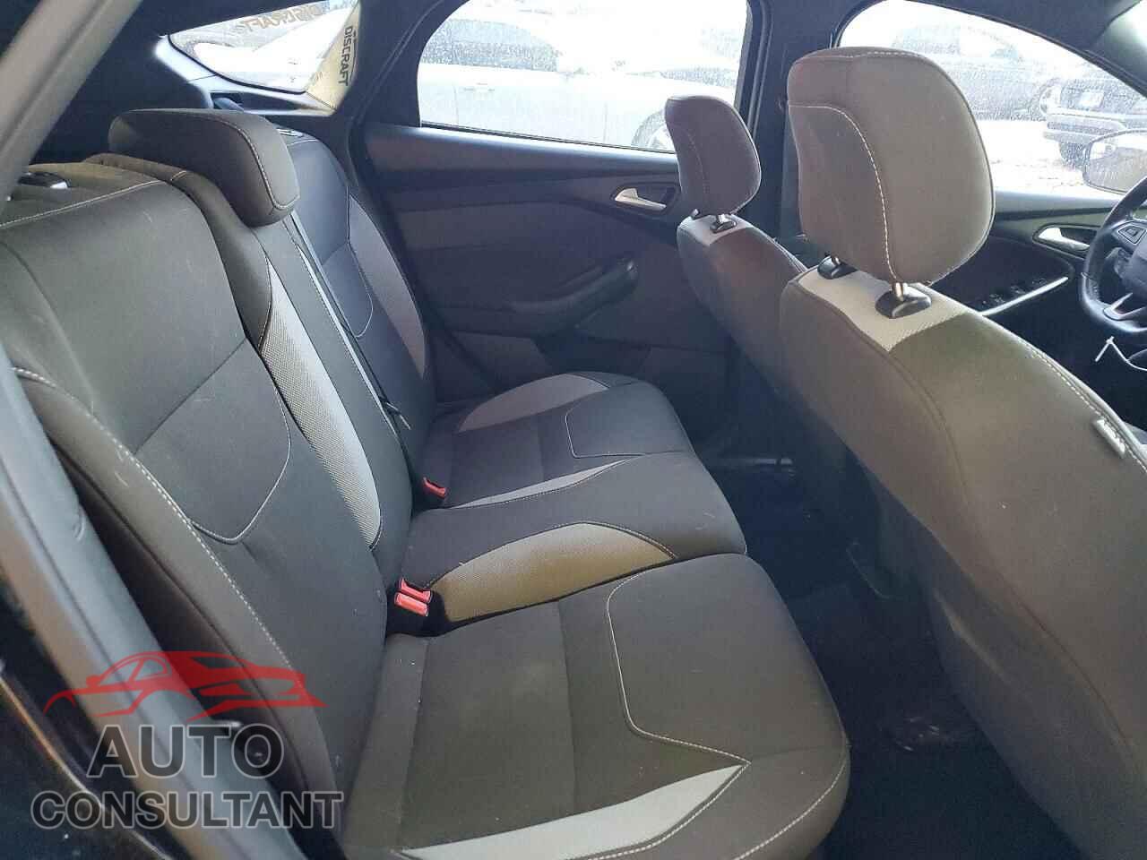 FORD FOCUS 2017 - 1FADP3L95HL256160