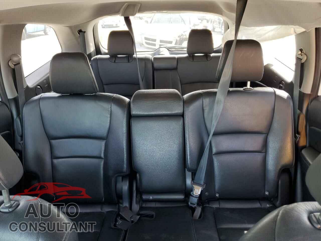 HONDA PILOT 2018 - 5FNYF6H53JB018676