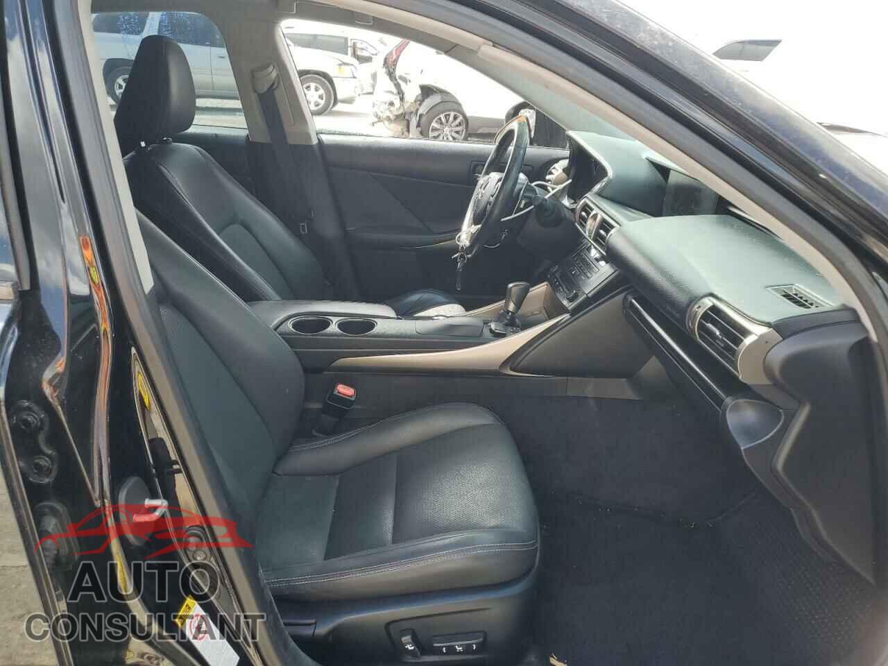 LEXUS IS 2014 - JTHBE1D29E5005055