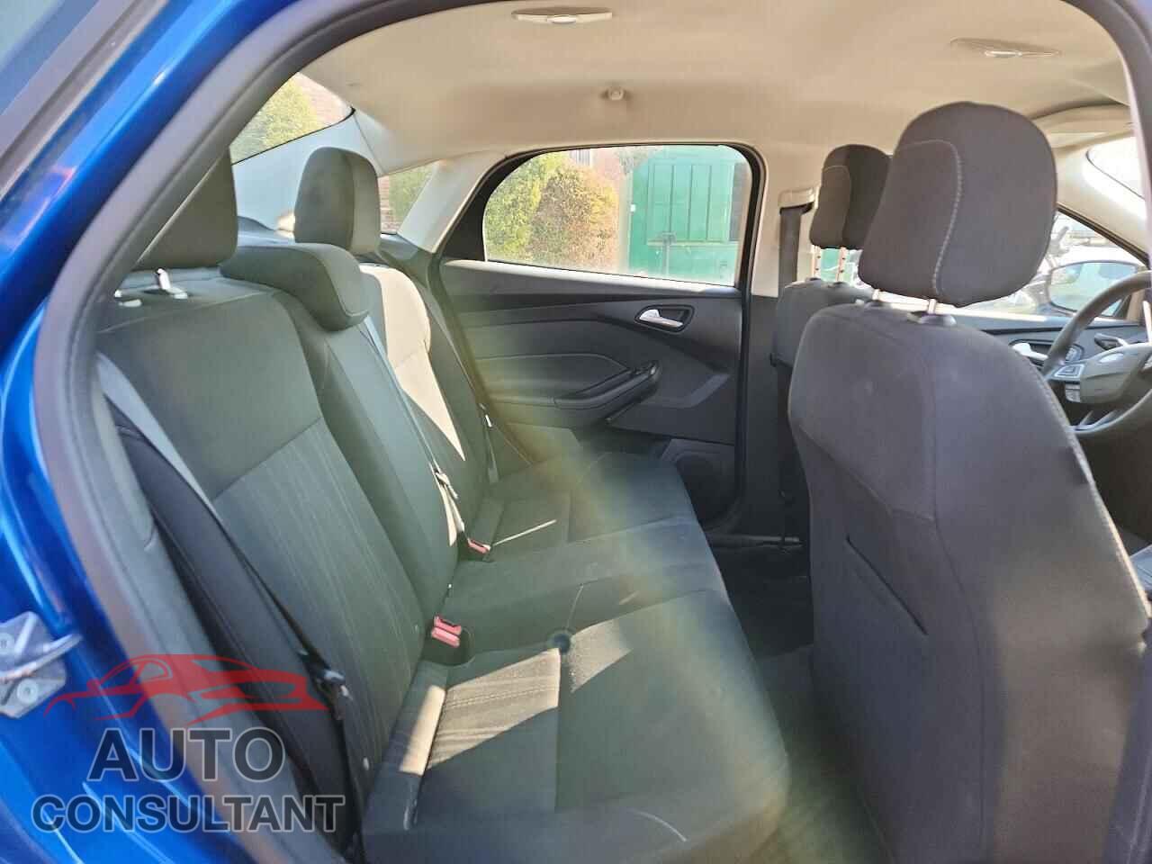 FORD FOCUS 2018 - 1FADP3FE7JL225796