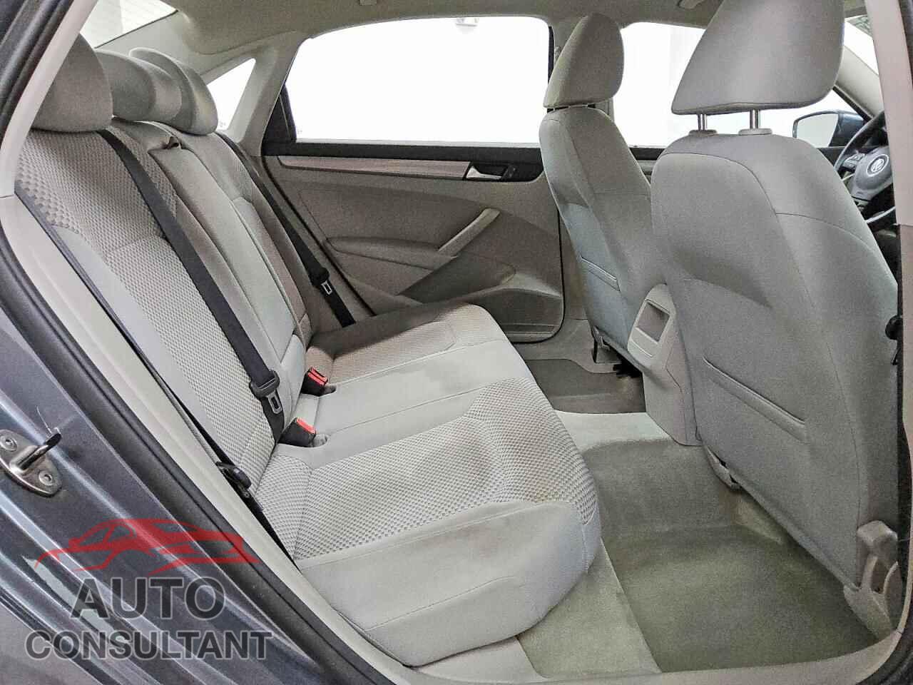 VOLKSWAGEN PASSAT 2013 - 1VWAP7A33DC093910