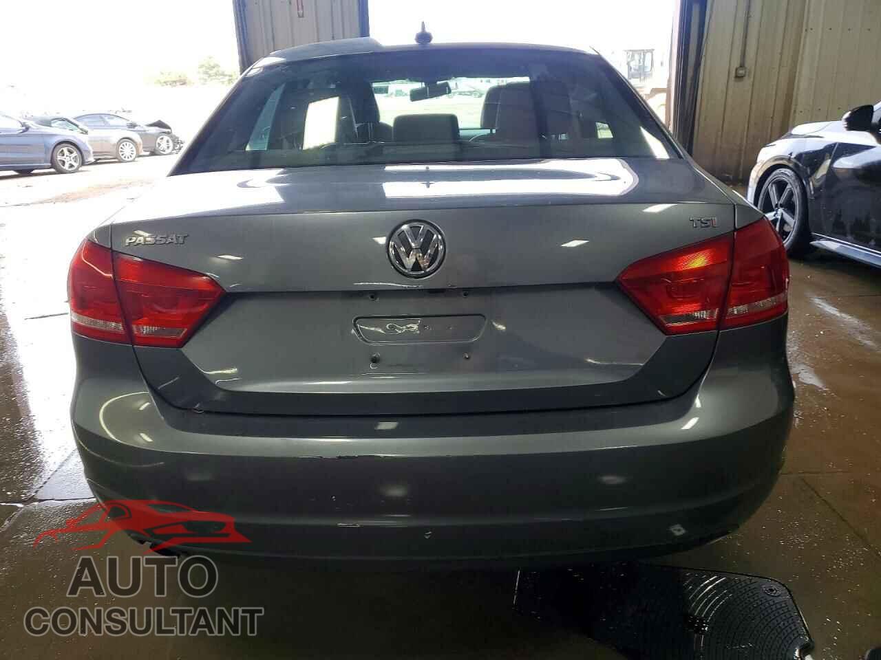 VOLKSWAGEN PASSAT 2015 - 1VWAT7A36FC121598