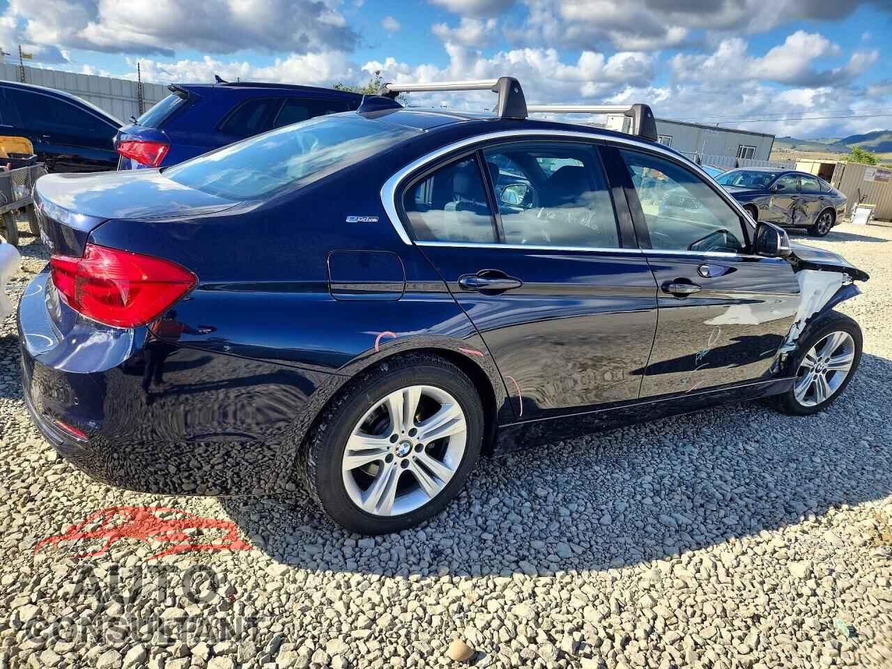 BMW 3 SERIES 2017 - WBA8E1C35HA158918