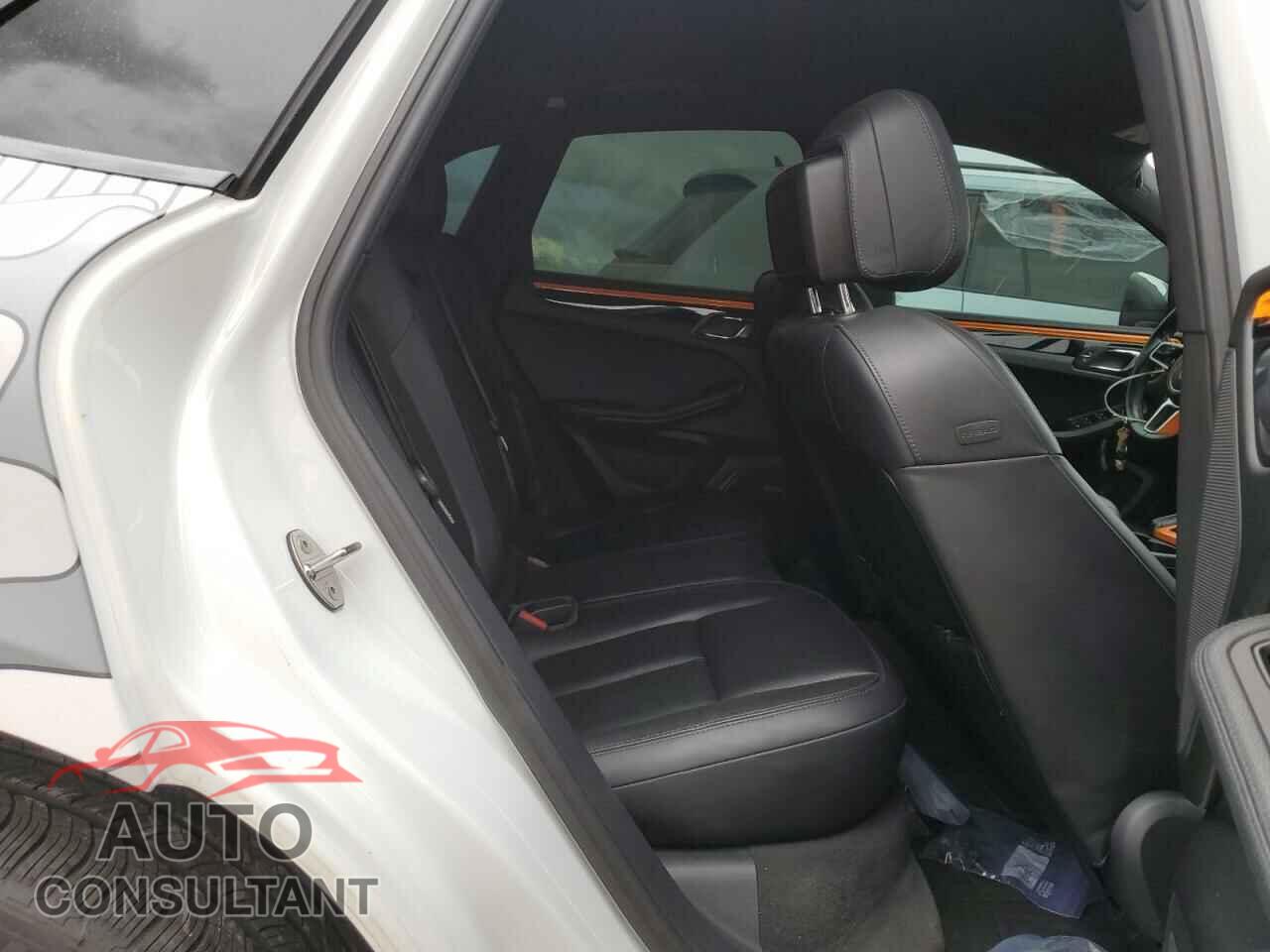PORSCHE MACAN 2016 - WP1AB2A5XGLB51682