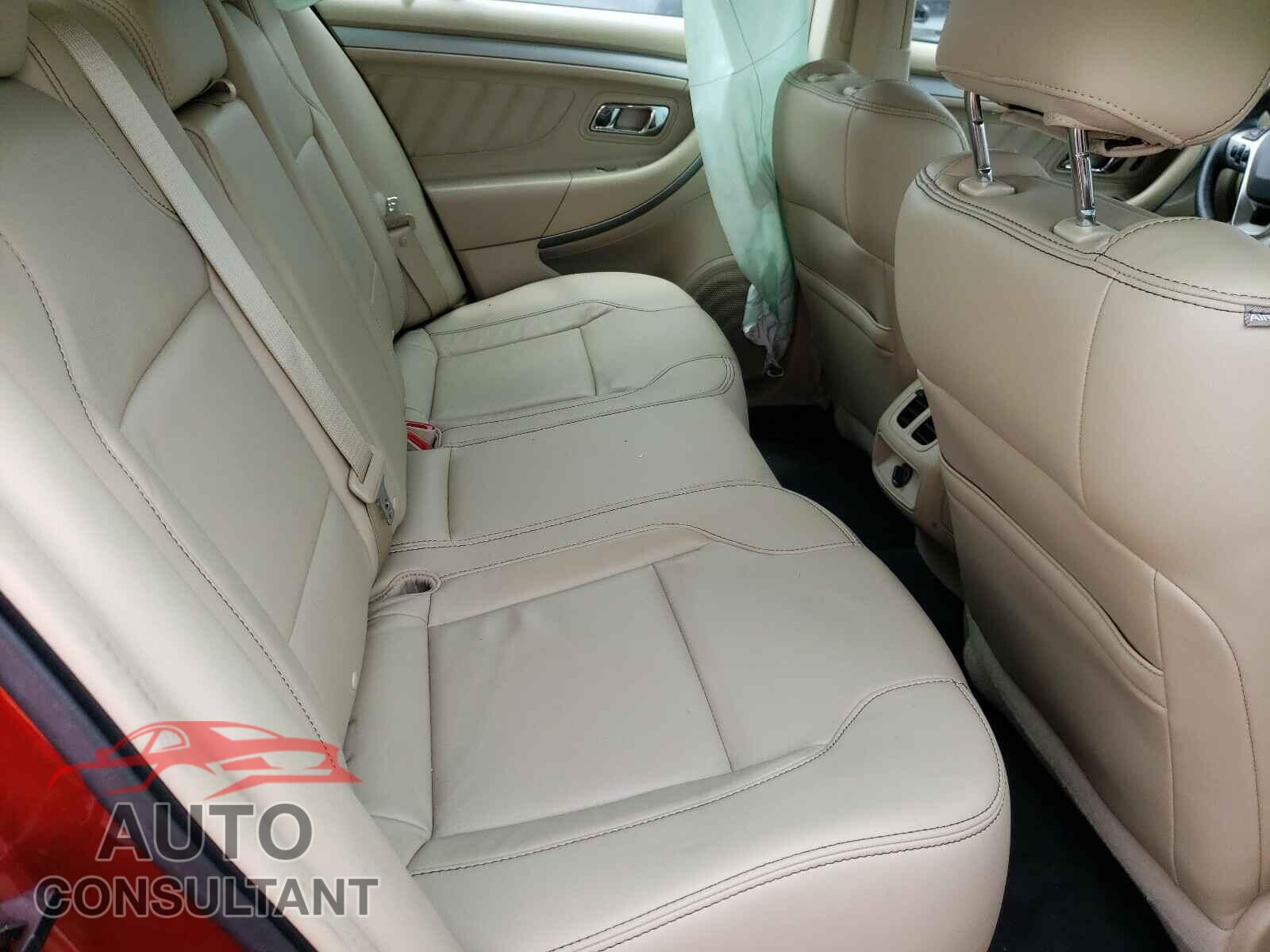 FORD TAURUS 2018 - 1FAHP2E89JG119317