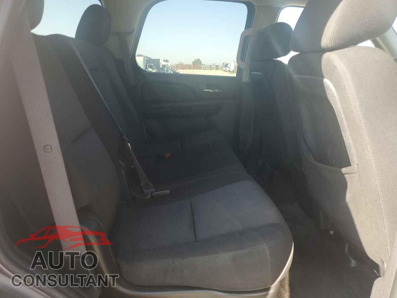 CHEVROLET TAHOE 2011 - 1GNSCAE08BR392424
