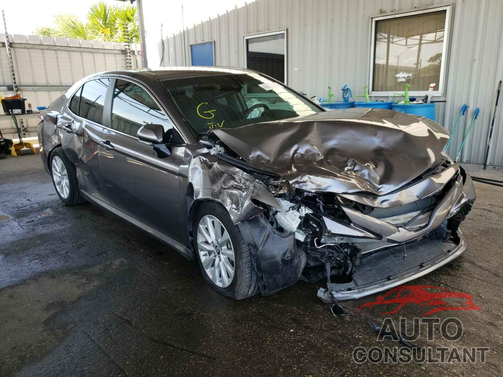 TOYOTA CAMRY 2018 - 4T1B11HK8JU060518