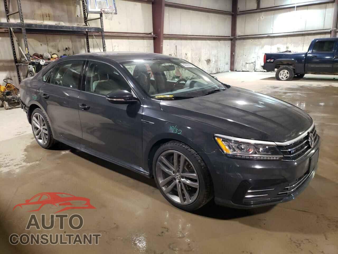 VOLKSWAGEN PASSAT 2018 - 1VWAA7A33JC005113