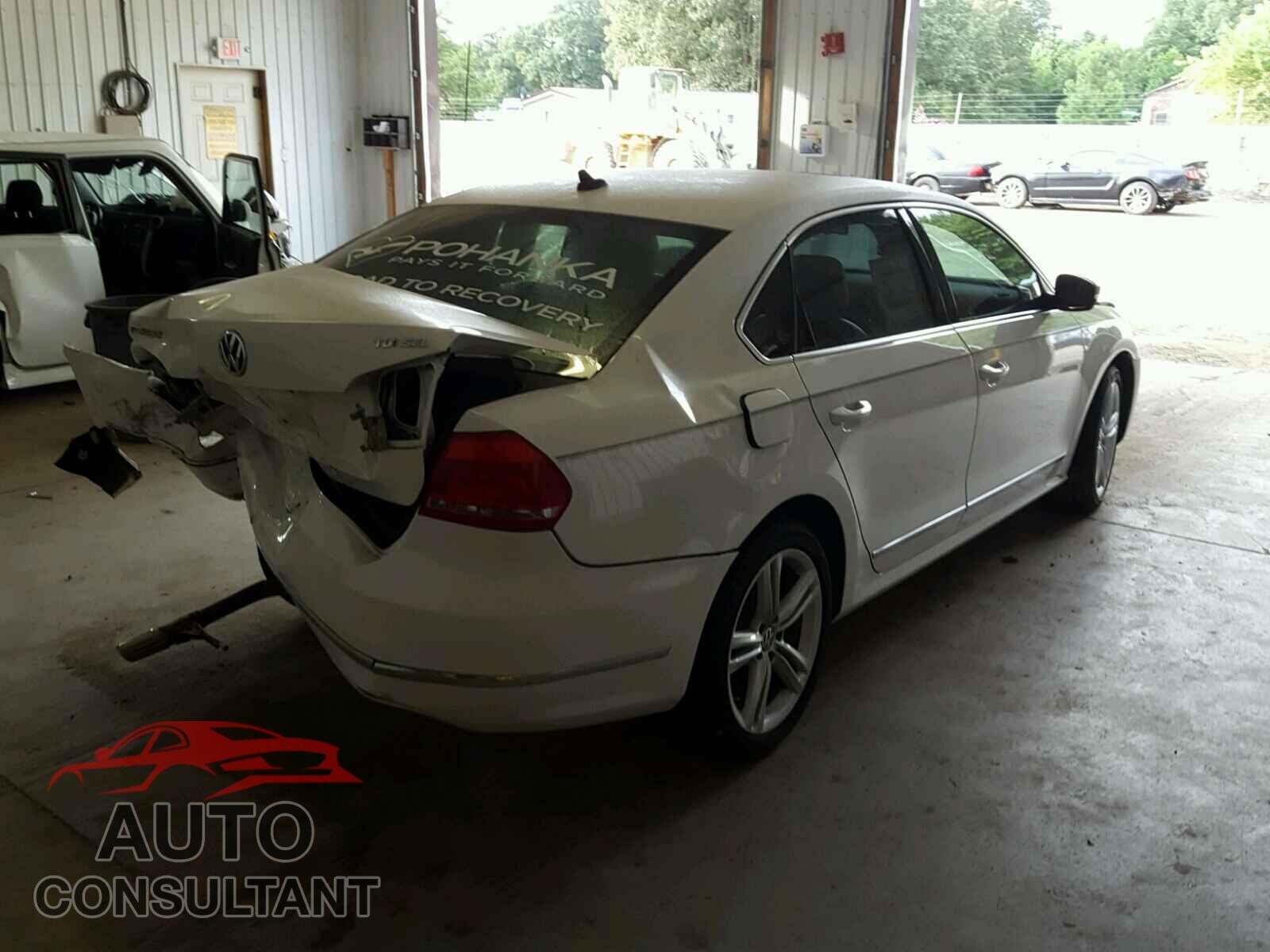 VOLKSWAGEN PASSAT 2015 - 1VWCV7A37FC021822