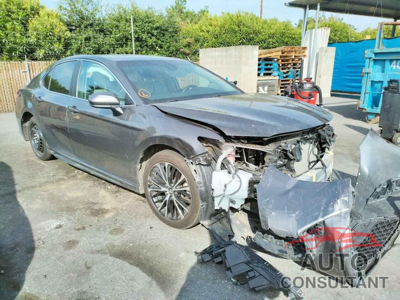 TOYOTA CAMRY 2018 - 4T1B11HK9JU124095