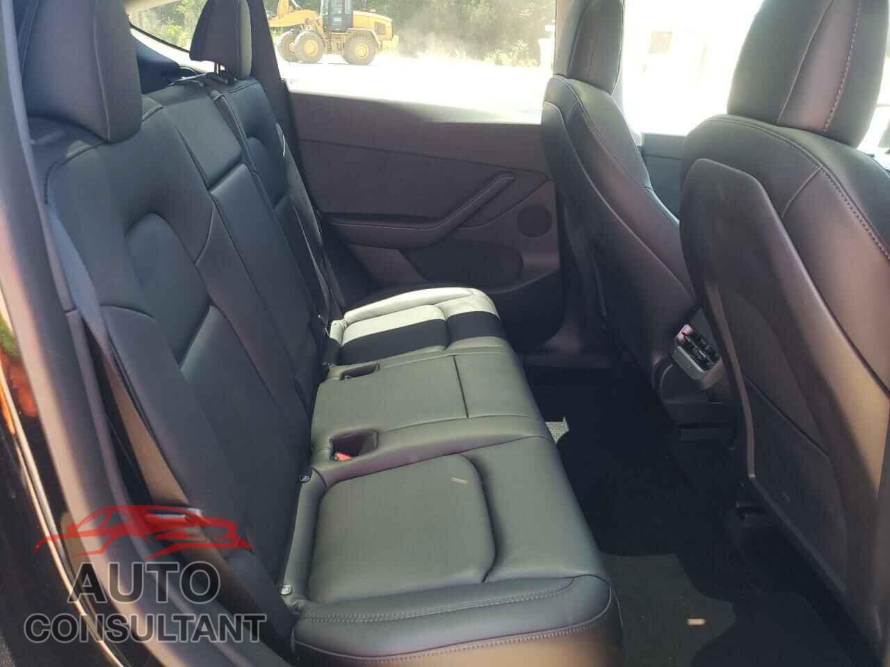 TESLA MODEL Y 2021 - 5YJYGDEF3MF299283